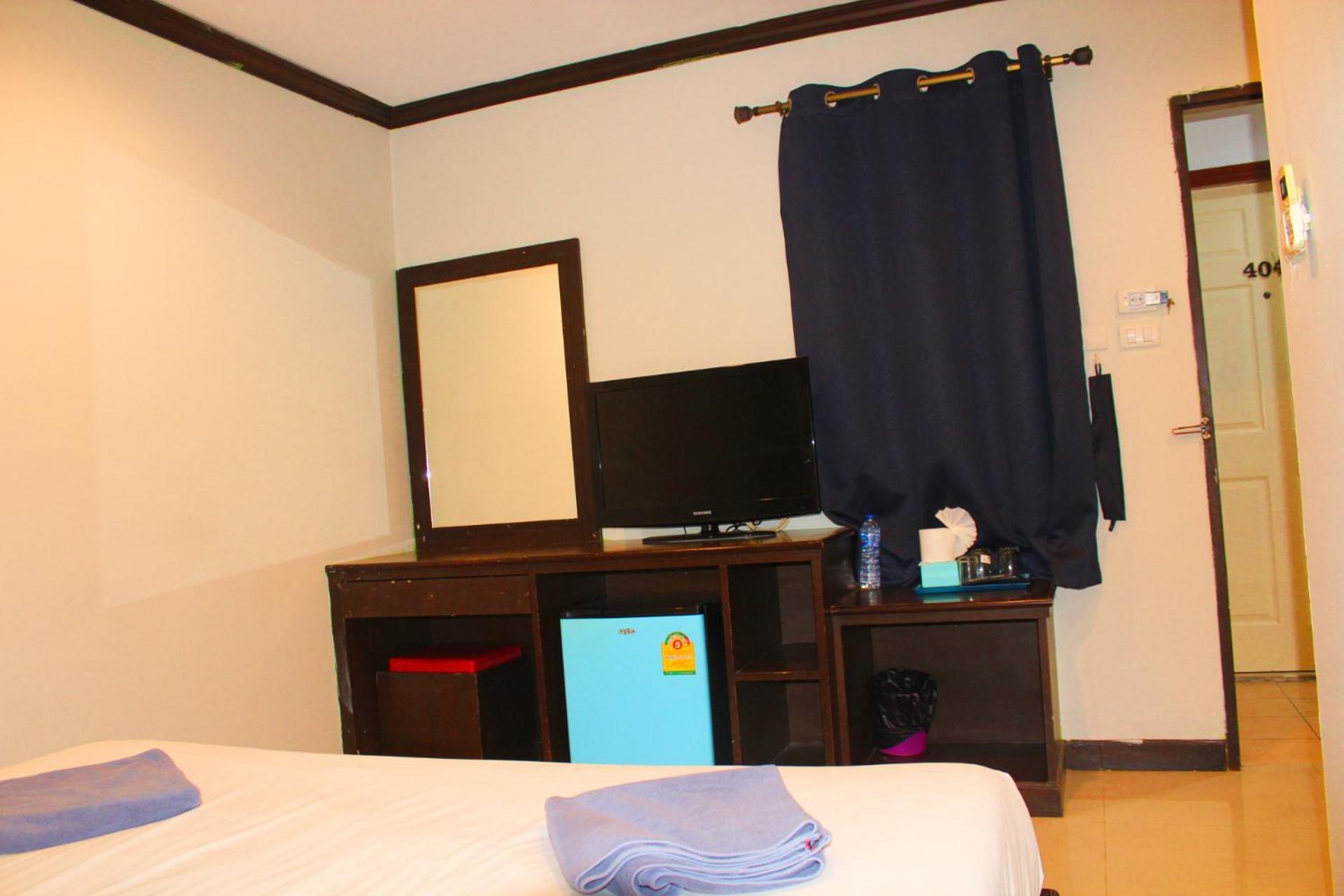 Hollywood Inn Hotel Patong Bagian luar foto