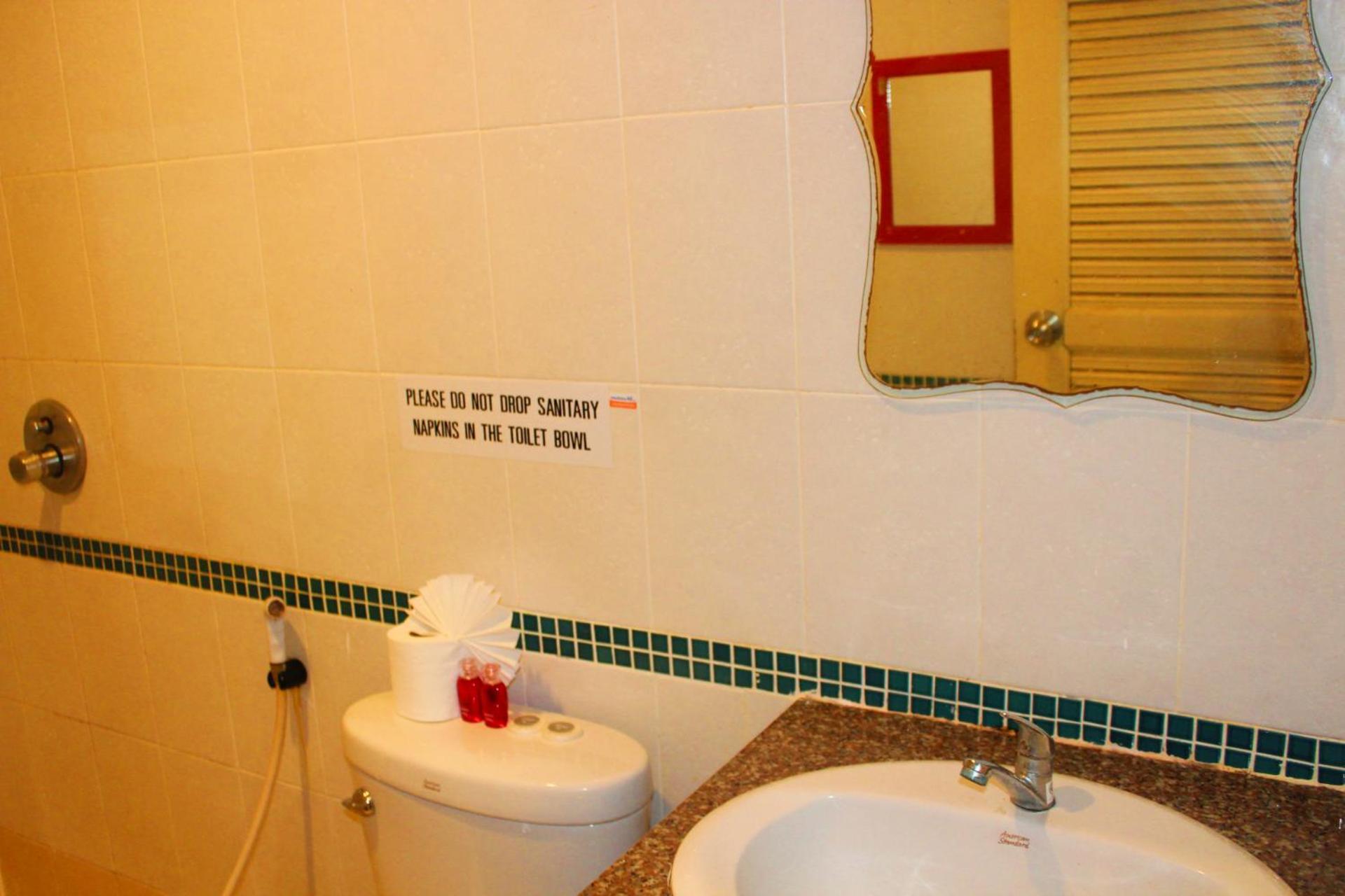 Hollywood Inn Hotel Patong Bagian luar foto