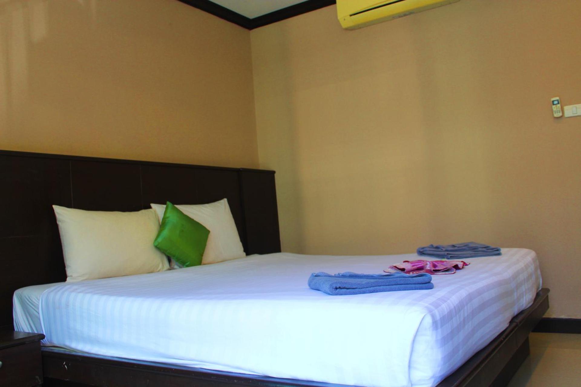 Hollywood Inn Hotel Patong Bagian luar foto