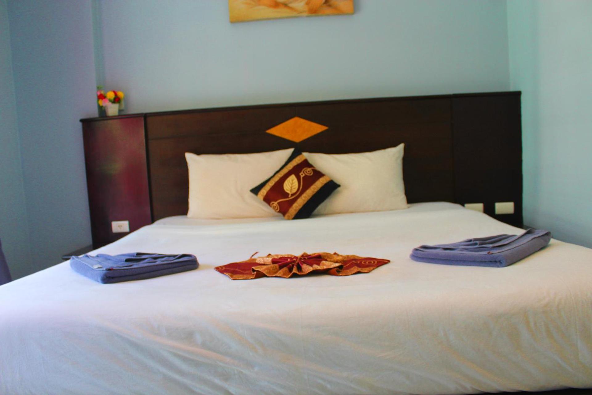 Hollywood Inn Hotel Patong Bagian luar foto